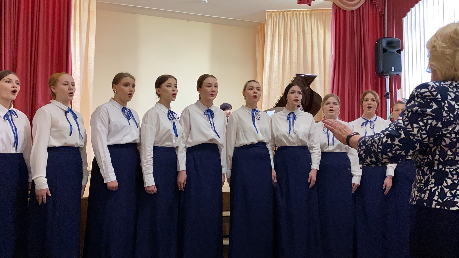 Вновь музыка звучит!