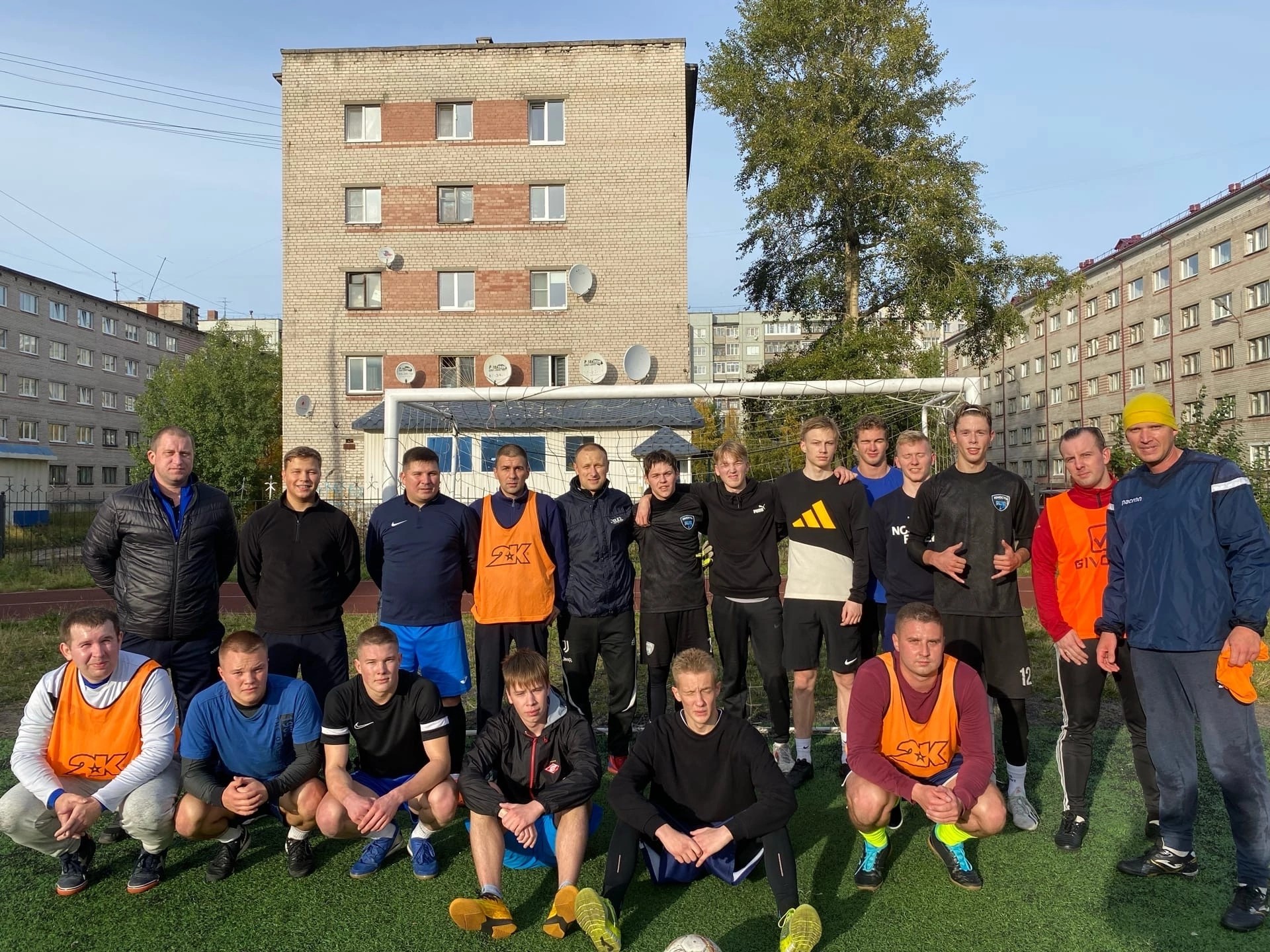 Футбол и баскетбол в колледже.