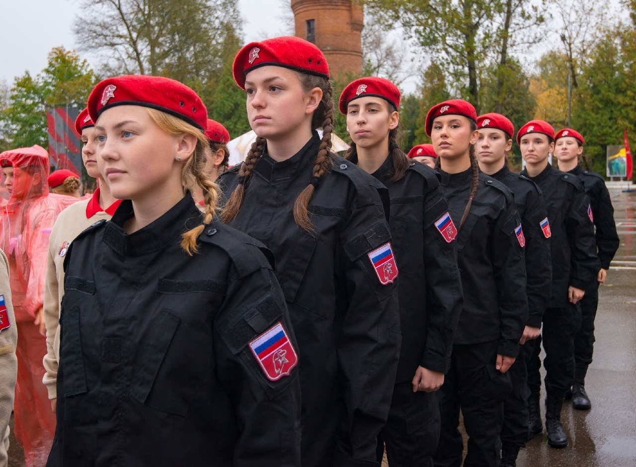 «Девушки в погонах»
